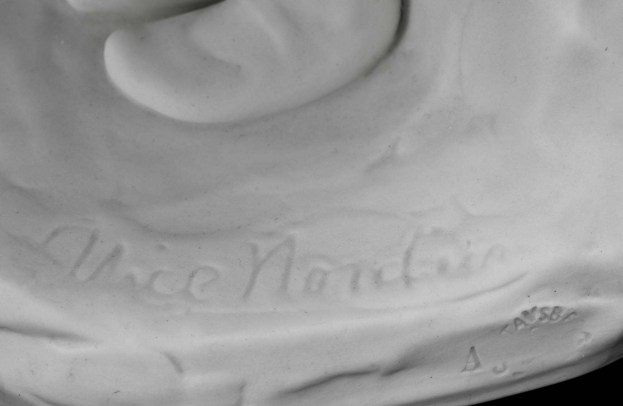 SKULPTUR, parian, Alice Nordin, sign.