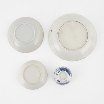 A set of seven teacups with saucers, a pair of dishes and a larger dish, Qing dynasty, Jiaqing (1796-1820).