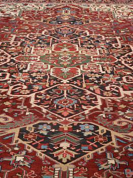 A CARPET, a semi-antique Heriz/Gorovan, ca 441,5 x 356,5 cm.