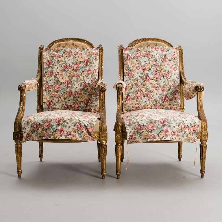 A PAIR OF FRENCH, LATE 19TH CENTURY ARMCHAIRS.