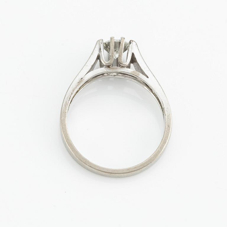 Ring, 14K vitguld med briljantslipad diamant.