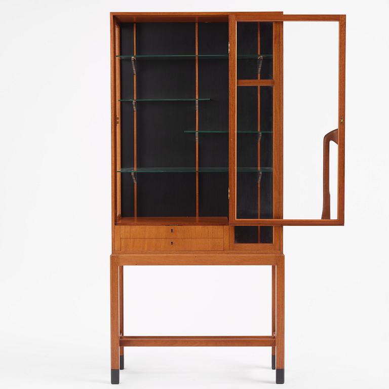 Åke Fribyter, a mahogay display cabinet, Åfors Möbelfabrik, Blomstermåla, ca 1955.