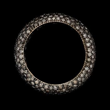 RING, svärtat och förgyllt silver, diamanter tot ca 2.80 ct.