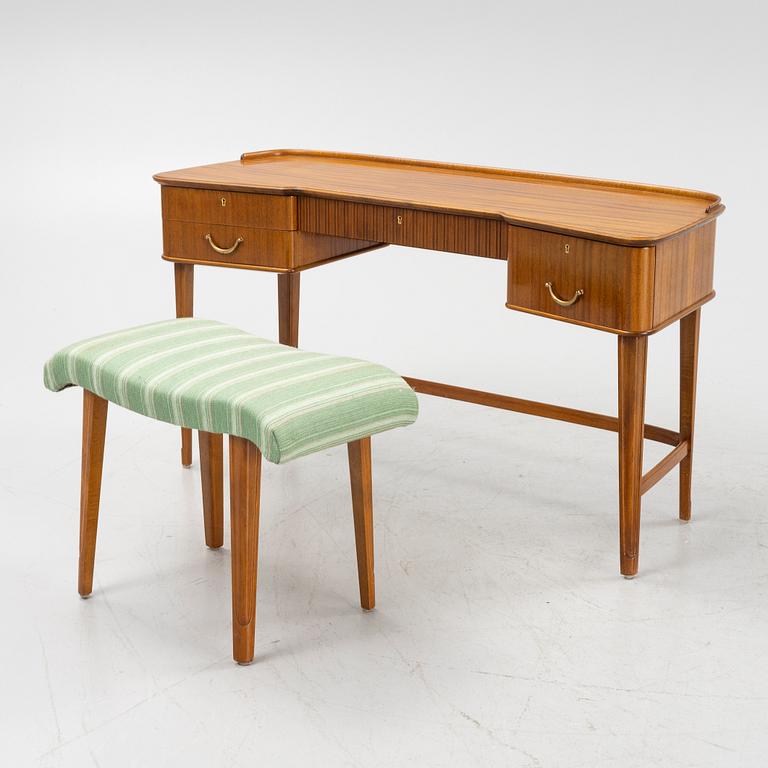 A Swedish Modern dressing table and a stool, AB Förenade Möbelfabrikerna, Linköping, 1940's.