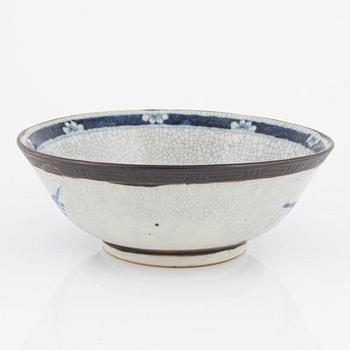 A Chinese porcelain punch bowl, around the year 1900.