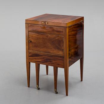 EARLY 19TH CENTURY LATE GUSTAVIAN MAHOGANY CUPBOARD.