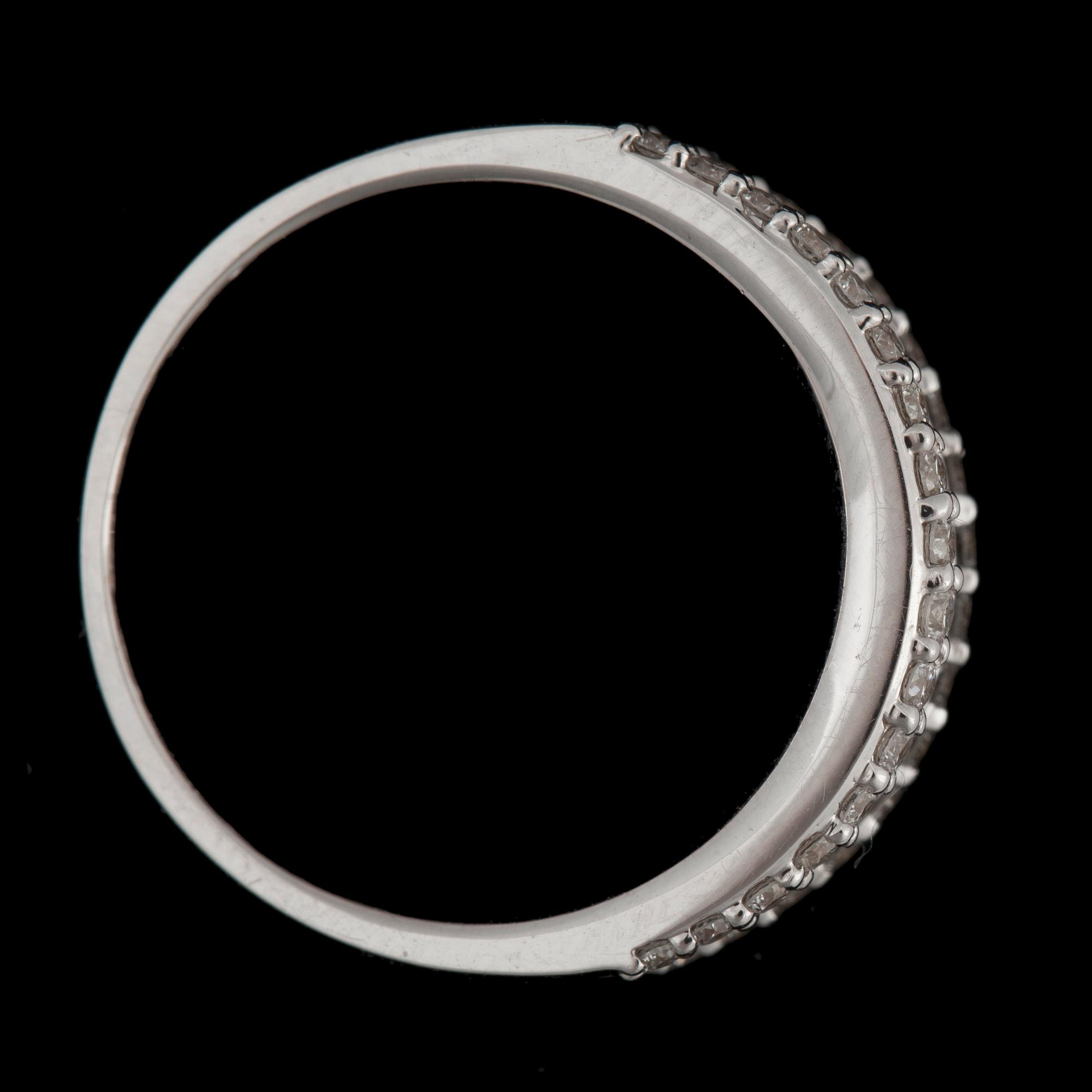 RING med briljant- och baguetteslipade diamanter totalt ca 1.27 ct. Kvalitet ca G-H/VS-SI.