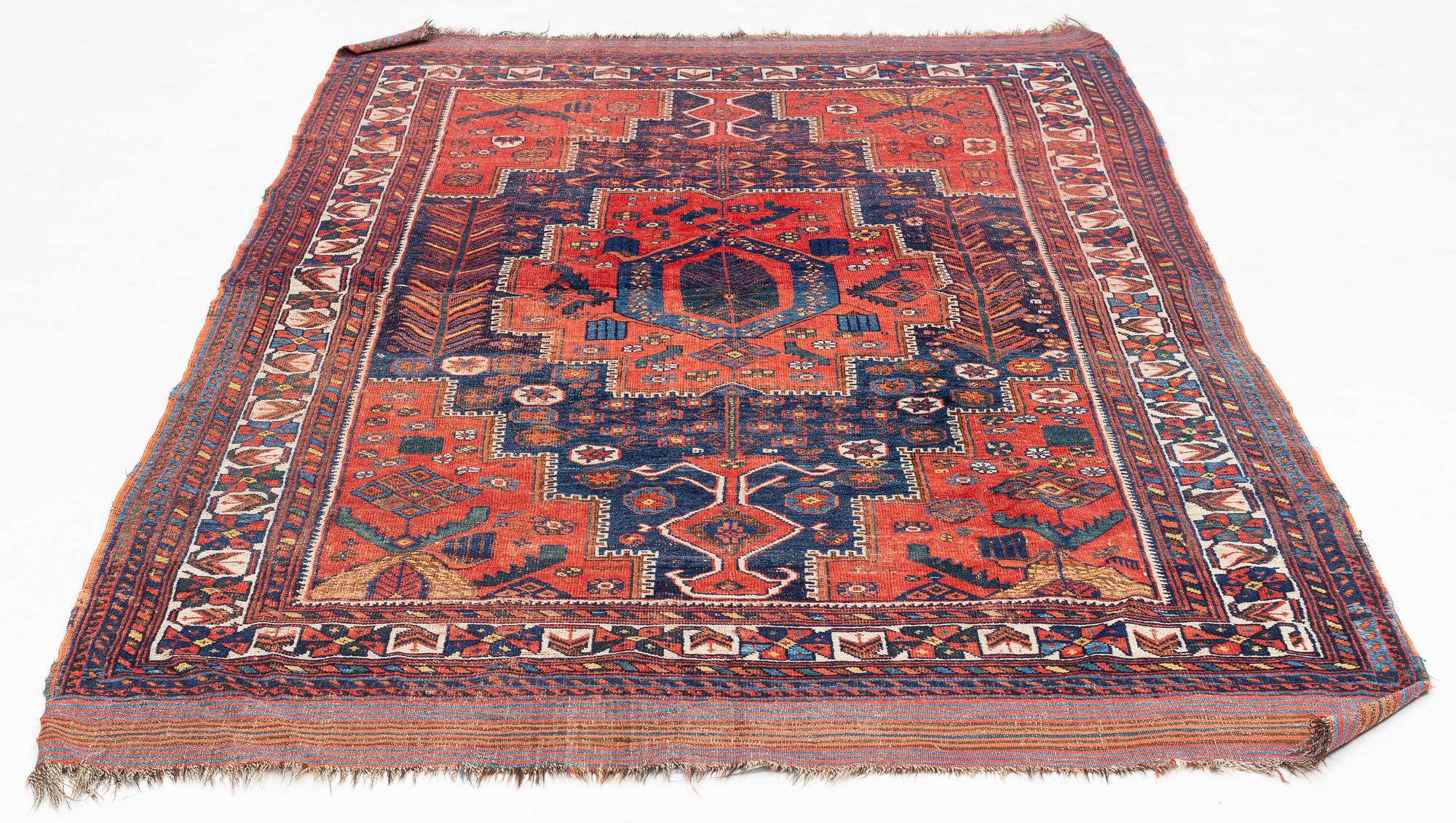A Kashgai Shiraz carpet, c. 270 x 155 cm.