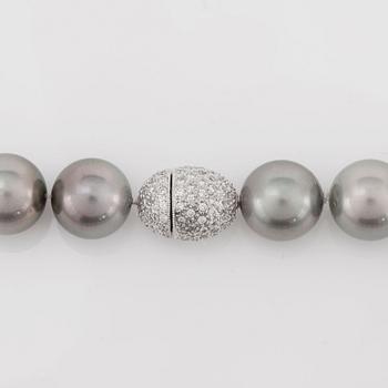 COLLIER med odlade Tahitipärlor, 12-14.7 mm med diamantlås.