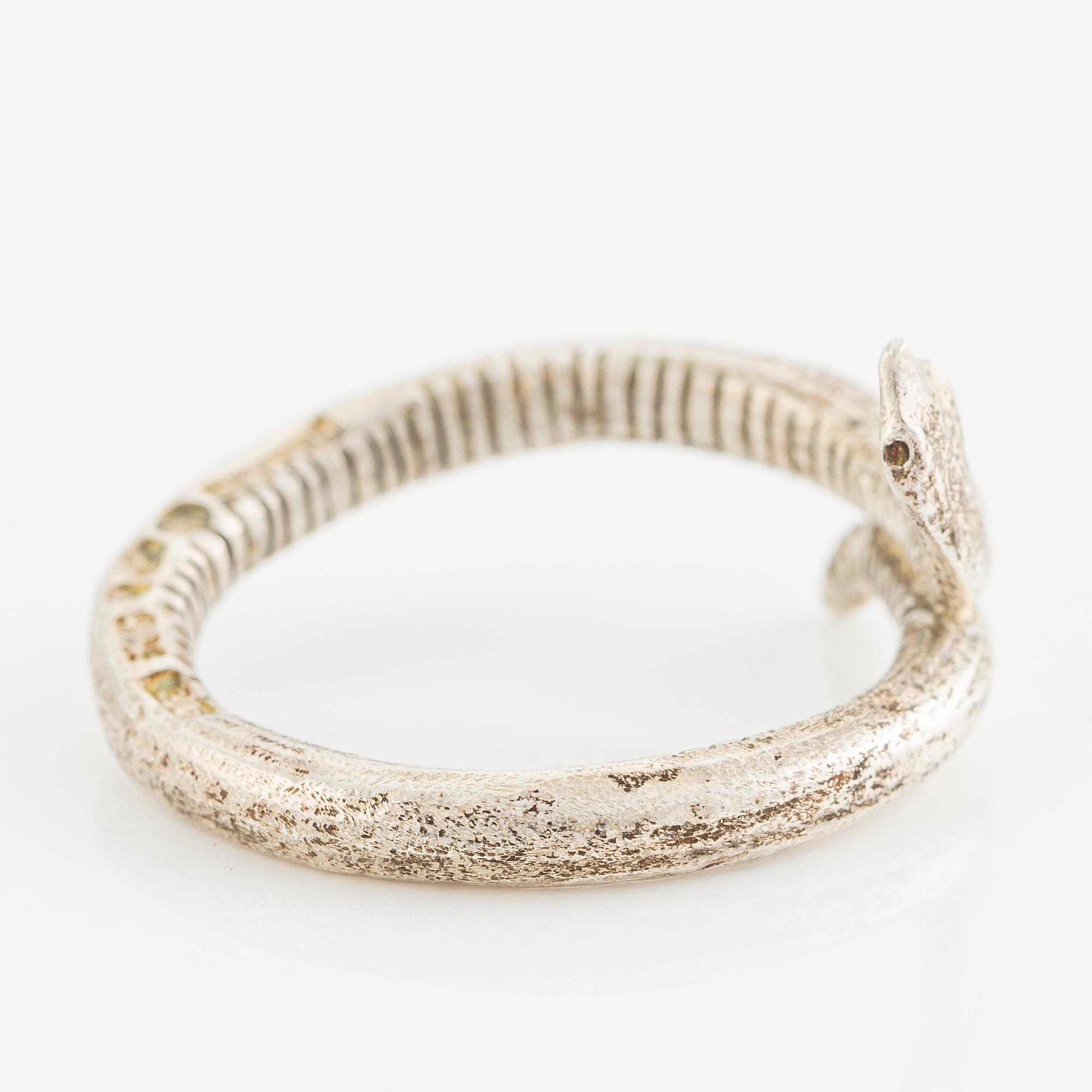 Ring, Terrs, silver i form av orm.