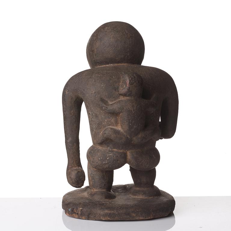 A MOTHERHOOD SCULPTURE, painted wood, height 35,5 cm, Cameroon, the Mambila or Bamileke peoples.