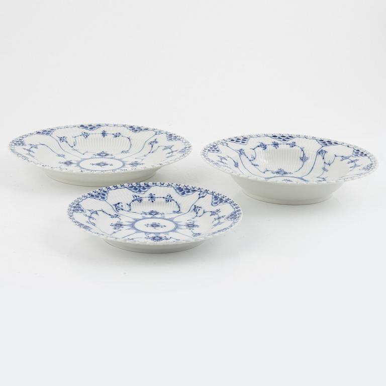 Royal Copenhagen, matservis, 41 delar, "Musselmalet Helblonde", Danmark.