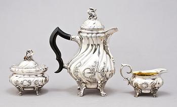 KAFFESERVIS, 3 delar, silver, C G Hallberg, rokokostil, 1951. Ca 1350 g.