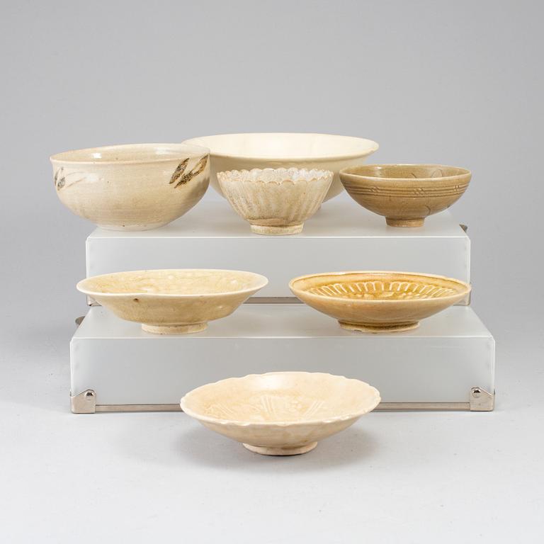 Seven ceramic bowls, South east asian, 19th/20th century.