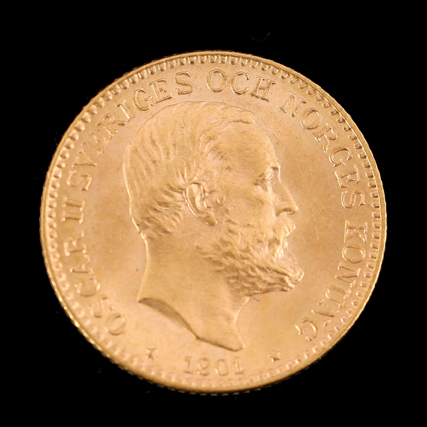 GULDMYNT, 10 kronor, Oscar II, 1901. Vikt ca 5 gram.