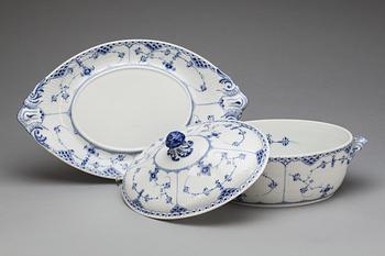 TERRIN med FAT, porslin, "Musselmalet", Royal Copenhagen.