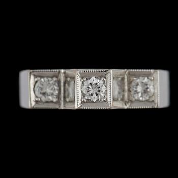 RING, 18k vitguld med briljantslipade diamanter, tot ca 0,3 ct. Vikt ca 5,9 gram.