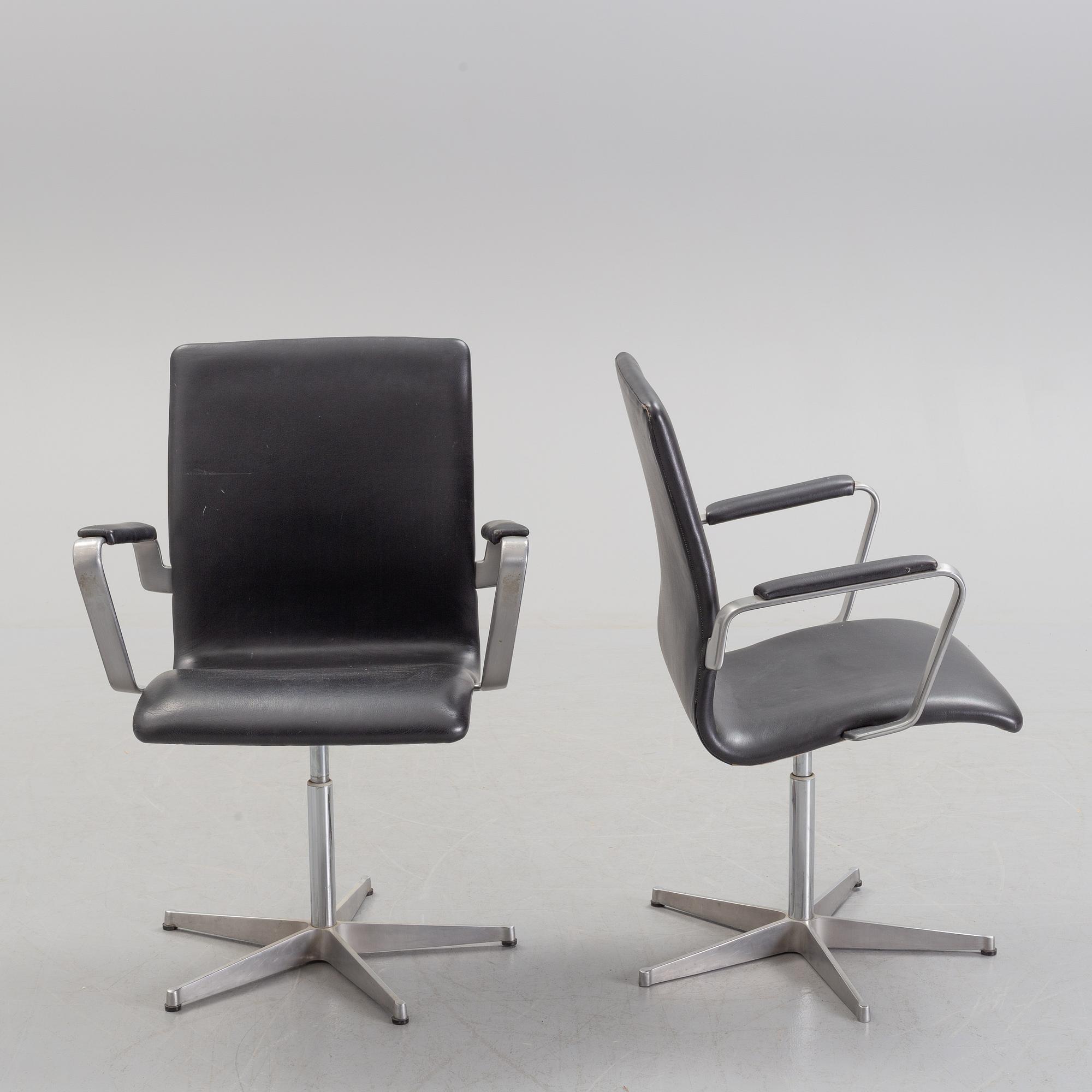 A pair of 'Oxford' arm chairs by Arne Jacobsen, Fritz Hansen, Denmark, 1985.