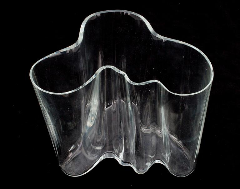 VAS, glas, "Savoy"  signerad Alvar Aalto, 3030.