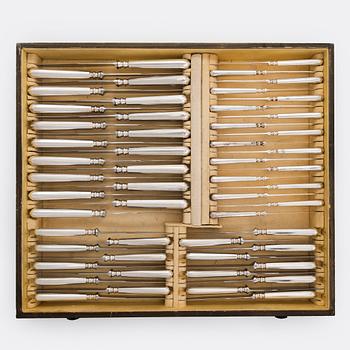 A canteen box of 253 pieces silver cutlery by Viktor Lindman, Helsinki 1916.