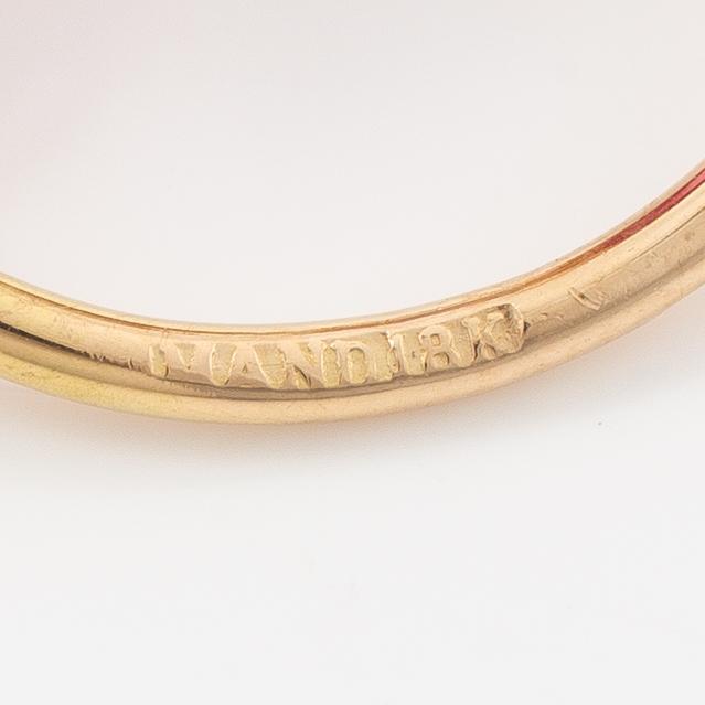 Ring, Mandelstam, 18K gold with cabochon-cut rubelite (tourmaline) and brilliant-cut diamonds and tourmalines.