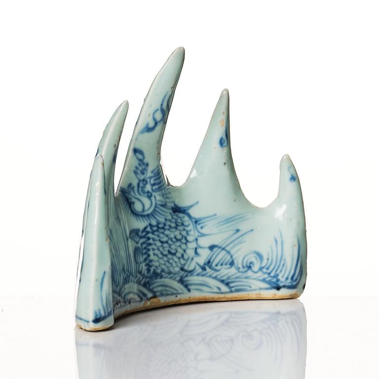 A blue and white Chinese brush stand, Qing dynasty, Kangxi (1662-1722).