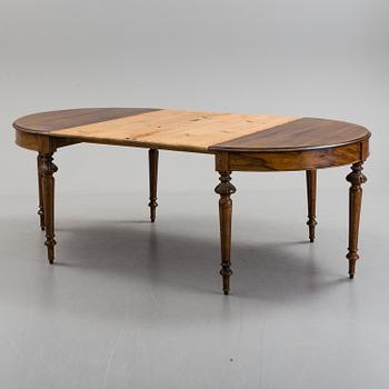 A late 19th century dining table.