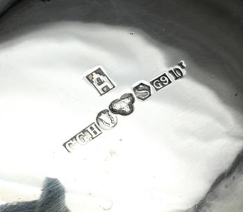 KAFFESERVIS, 3 delar, rokokostil, silver, CG Hallberg, 1948-1957, Totalvikt 827 gram. (inkl. kannans handtag).