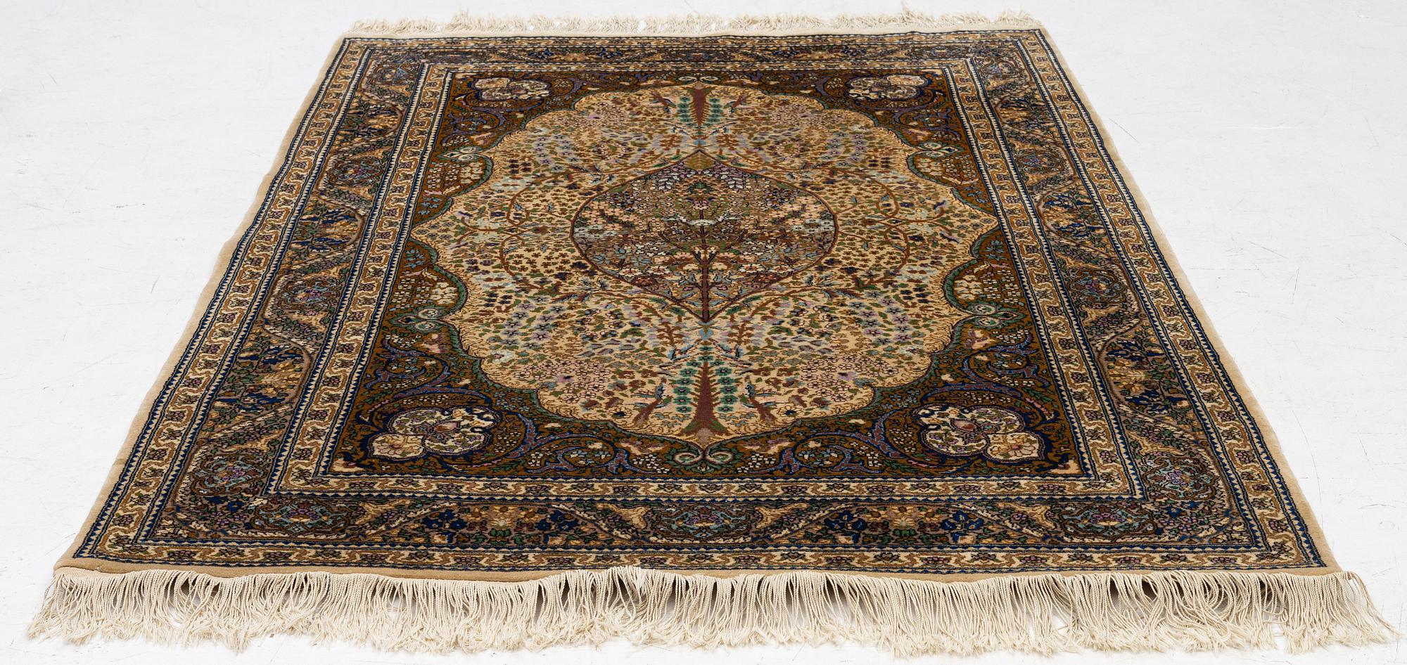 A Tabriz rug, a. 214 x 137 cm.
