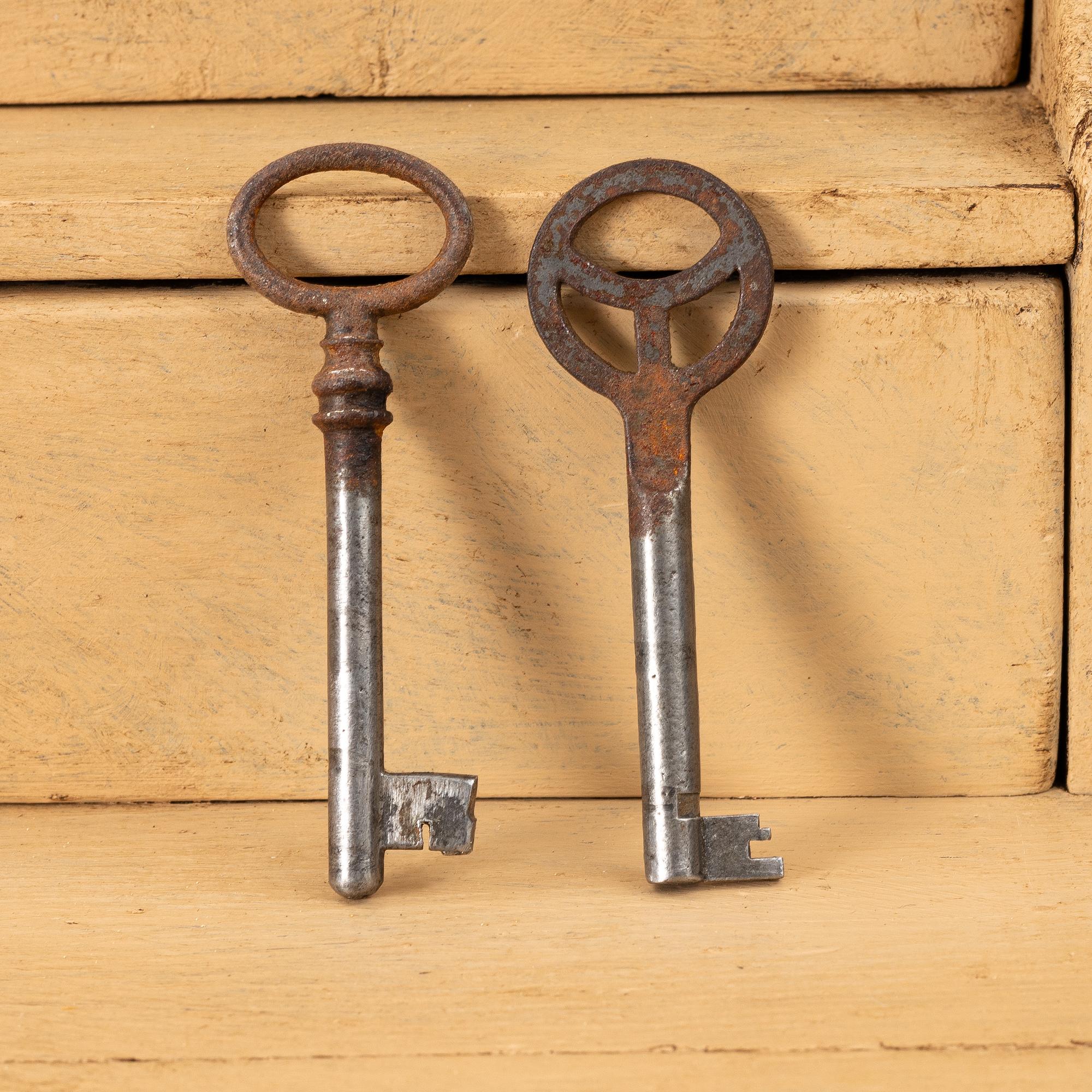 Skåp, gustavianskt, omkring år 1800.