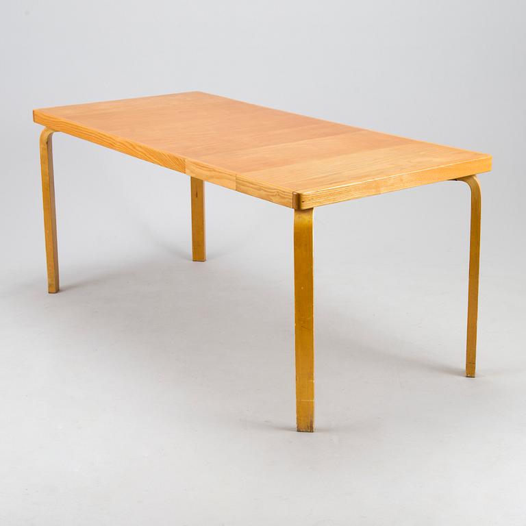 Aino Aalto, matbord, modell 95 A för O.Y. Huonekalu-ja Rakennustyötehdas A.B. 1900-talets mitt.