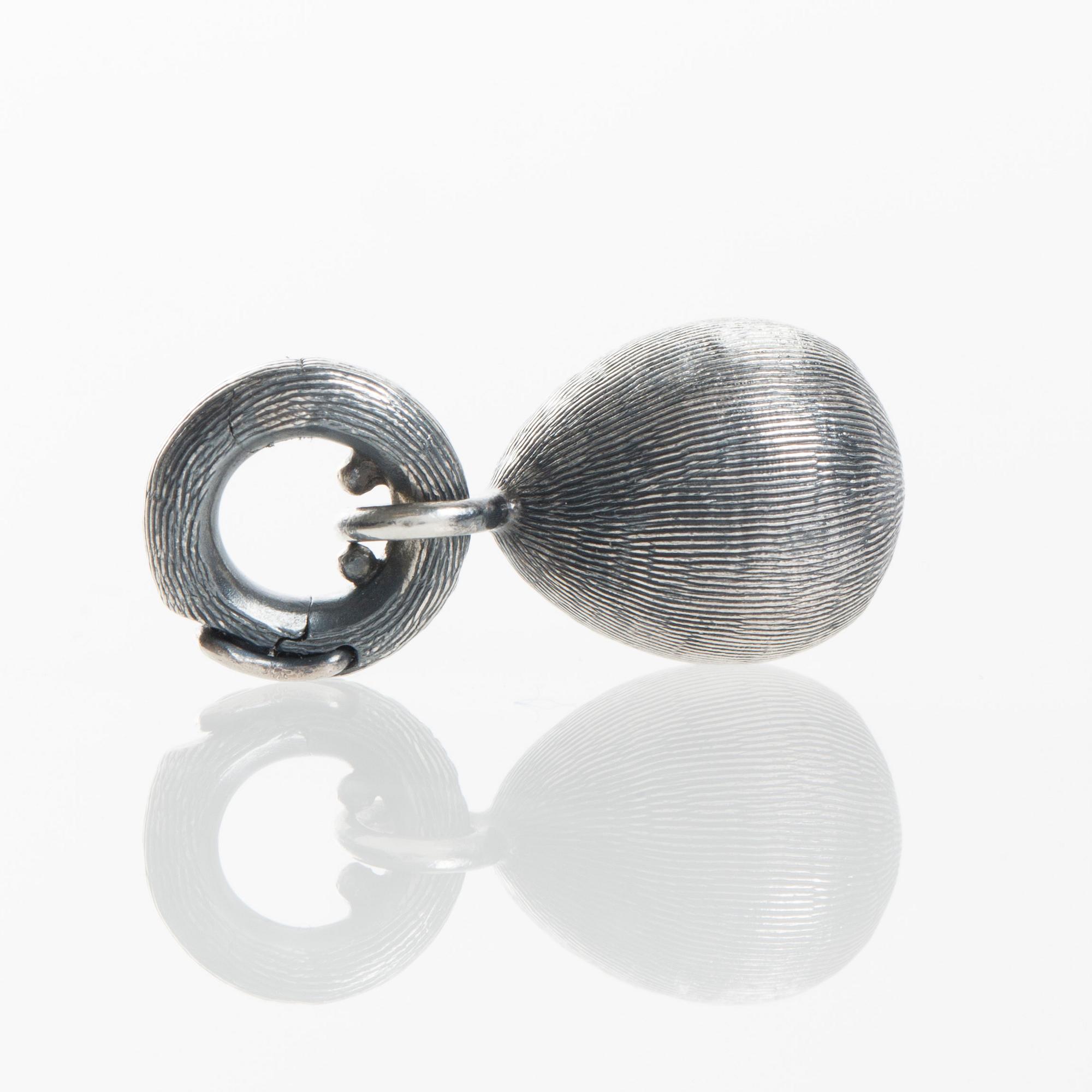 BERLOCK, "Sweet Drops", Ole Lynggaard, oxiderat sterlingsilver.