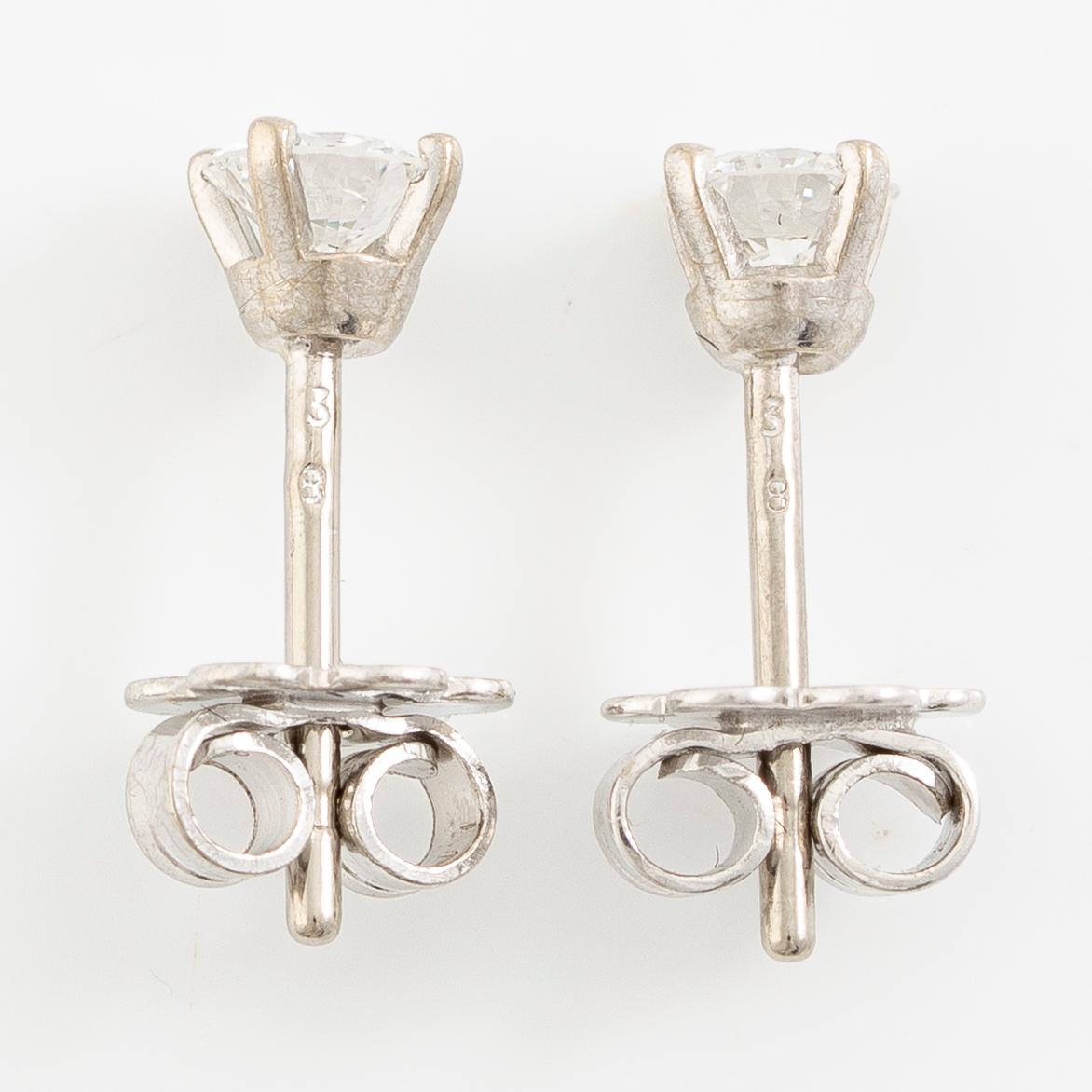 Earrings, Strömdahls, 18K white gold with round brilliant-cut diamonds, total approx. 0.38 ct.