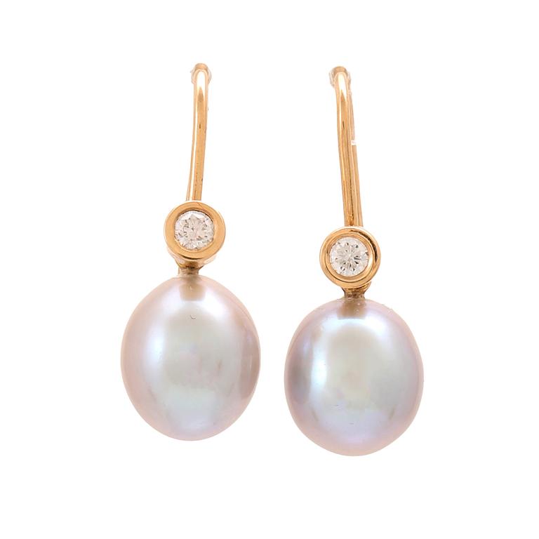 Earrings 18K gold, brilliant-cut diamonds 0.20 ct, two pairs of cultured freshwater pearls and drops of moonstone.