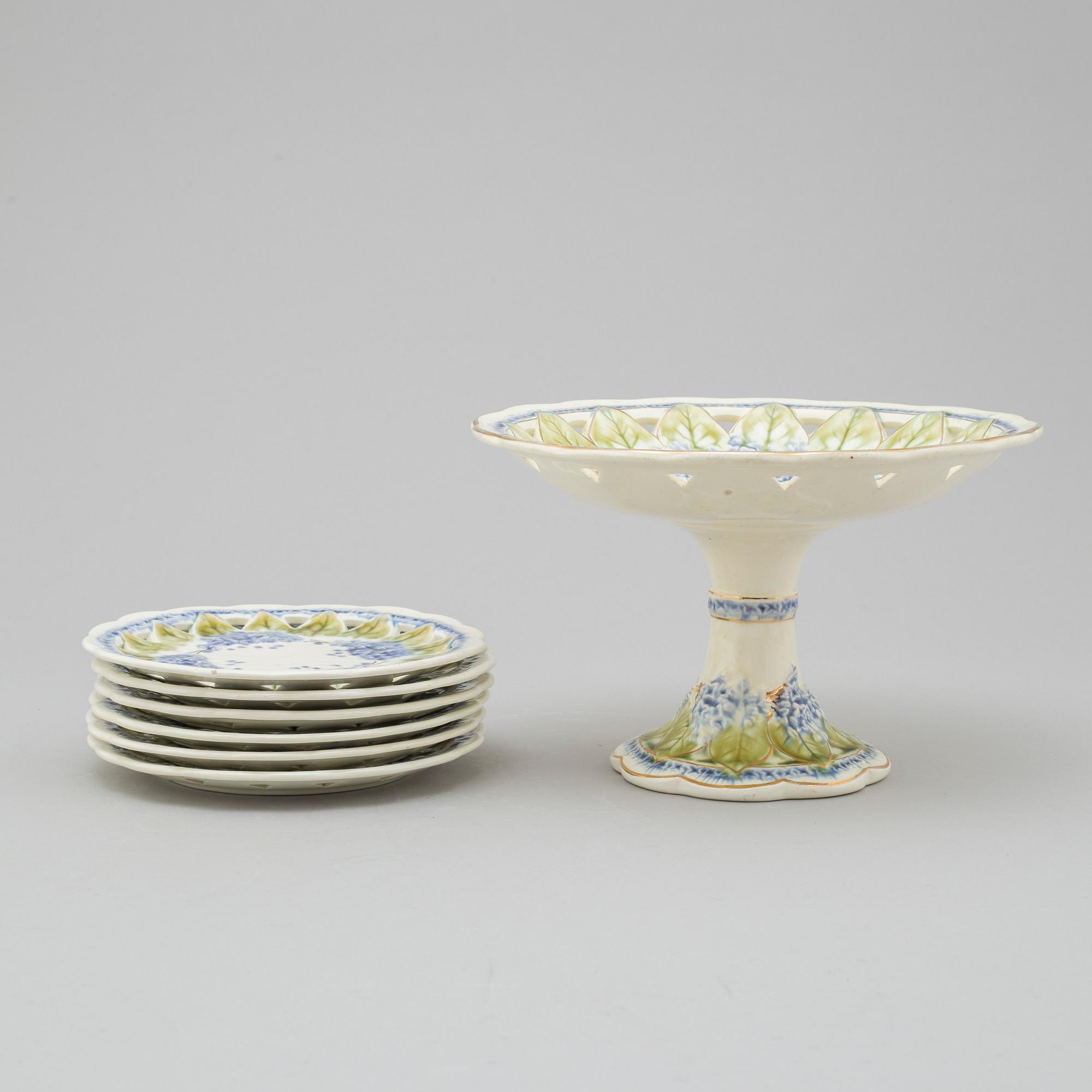 A 7 pcs porcelain service by Villeroy & Bosch, second half of the 19th century.