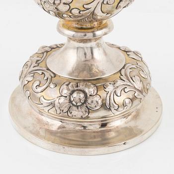 A Swedish silver beaker with cover, 1906.