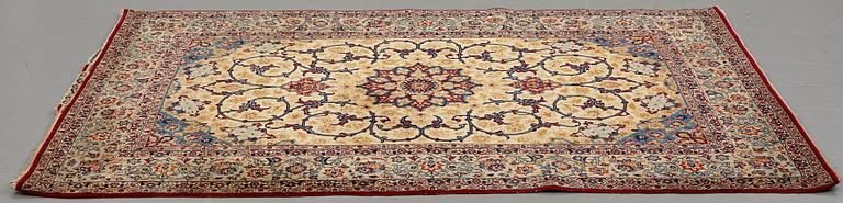 Matta, old Isfahan, signerad, ca 217,5 x 176,5 cm.