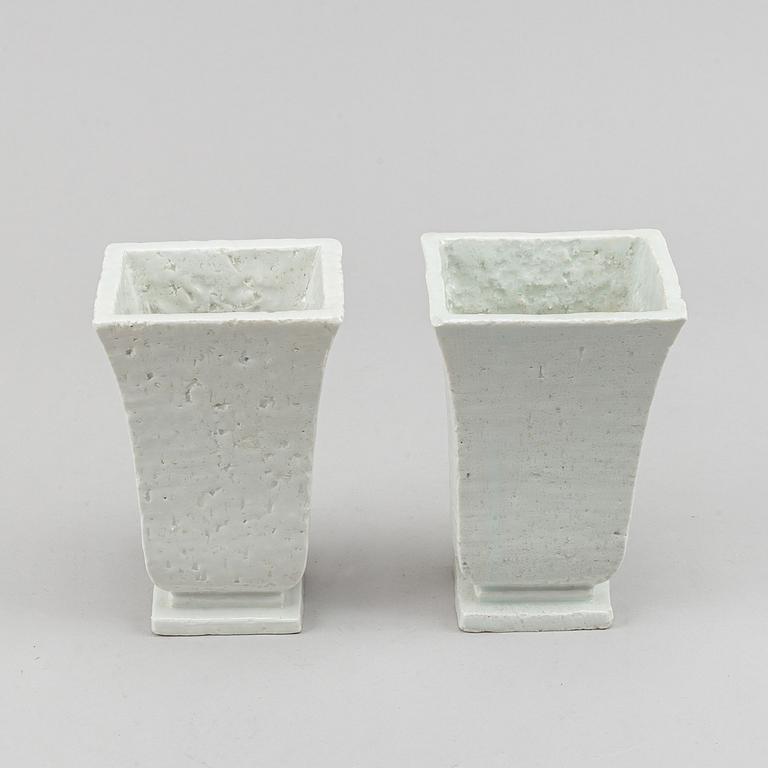 Gunnar Nylund, a pair of two stoneware vases, Röstrand, Sweden.