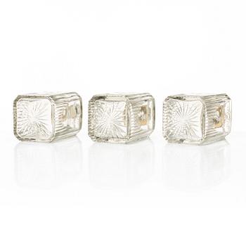 Flakonger, 3 st, silver och glas, Frankrike, sent 1800-tal.