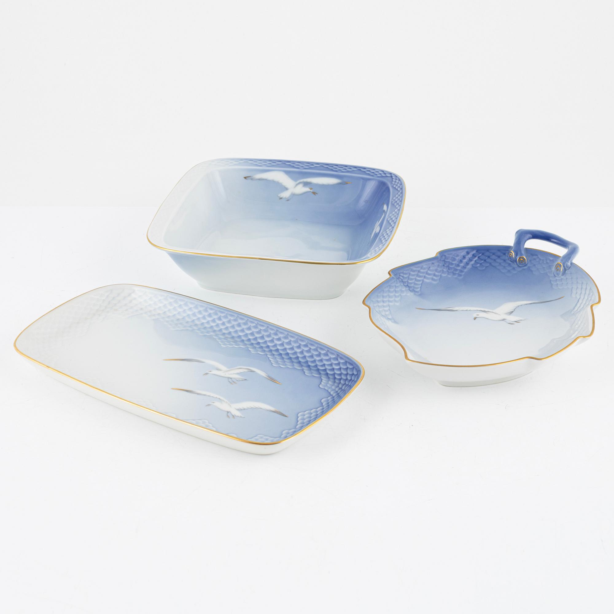 Matservis, ca 97 delar, porslin, "Blå Måsen", Bing & Grøndahl samt Royal Copenhagen, Danmark.