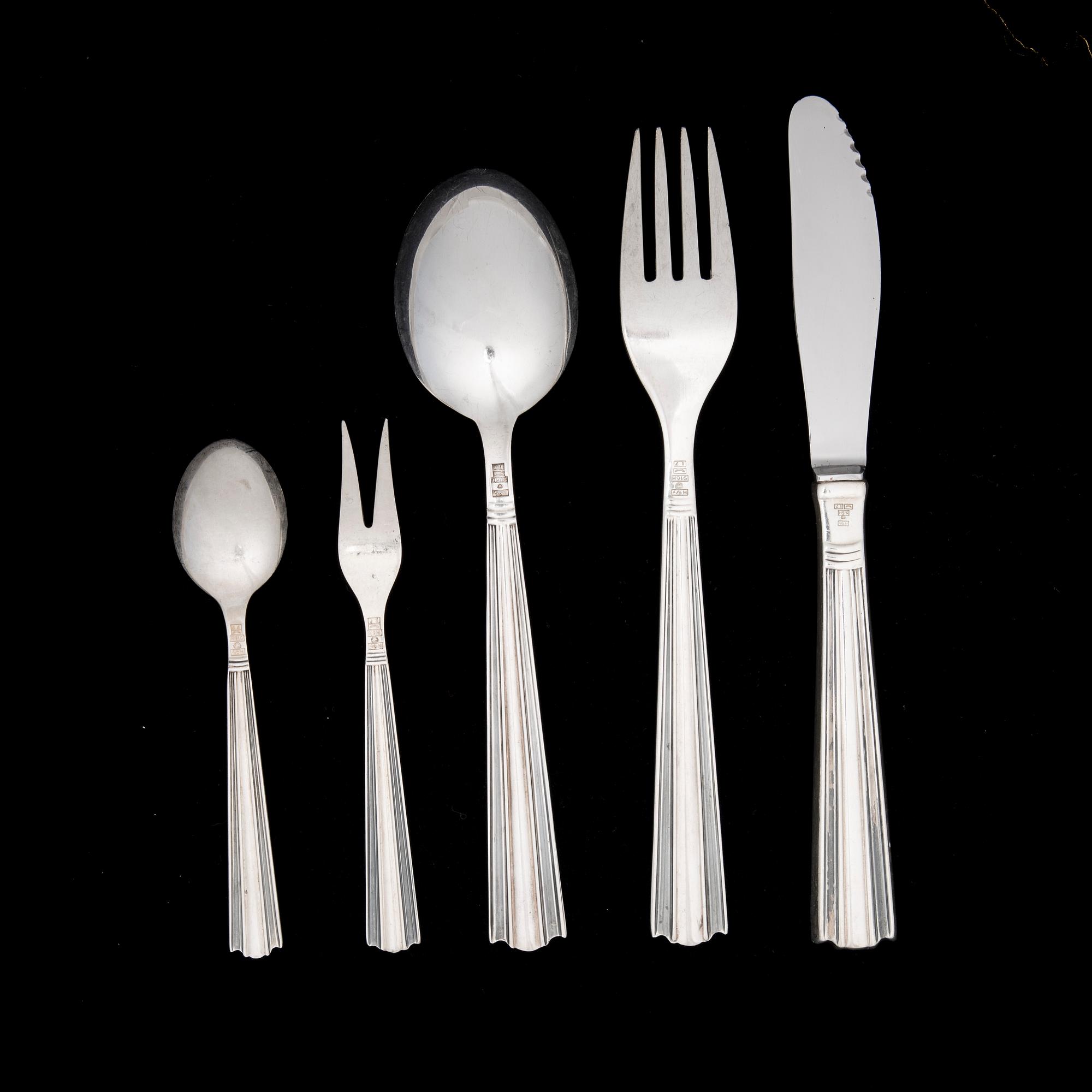 BESTICKUPPSÄTTNING, 41 delar, "Margit", silver, Hopeatehdas, Helsingfors 1955-1962. Silvervikt 732 g.