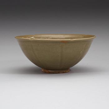 A celadon glazed bowl decorated with flowers and foliage, Ming Dynasty (1368-1644).