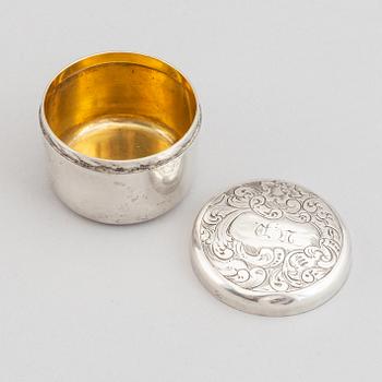 A russian silver box, Moscow 19th century, and a swedish silver box, G Möllenborg, Stockholm 1836.