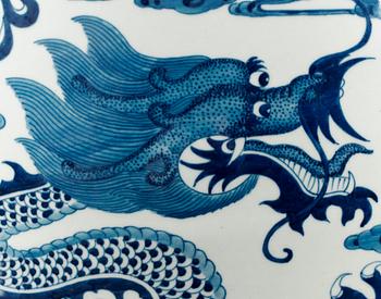 FISKBASÄNG, porslin, Kina, 1900/2000-tal.