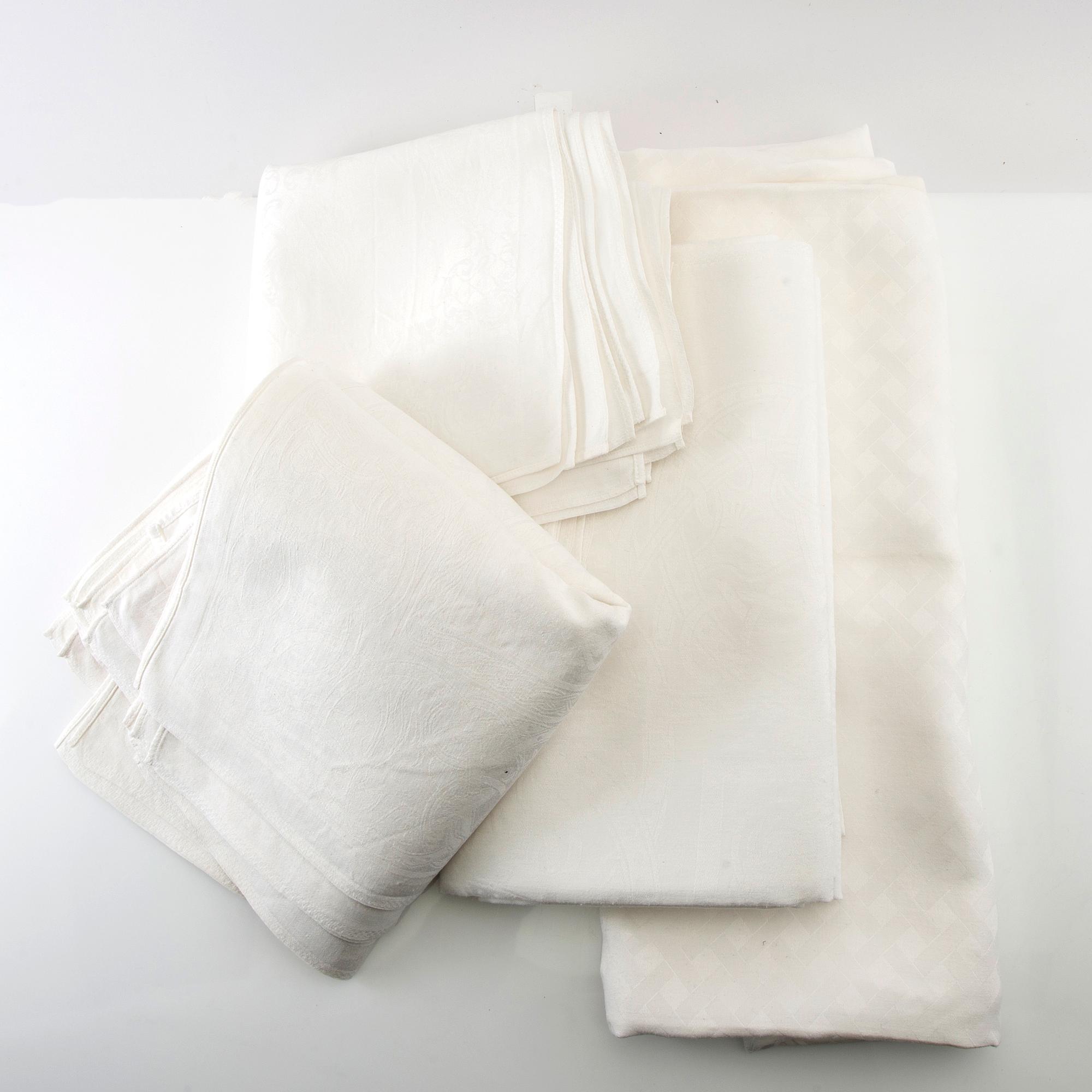 Tablecloths 2 pcs and napkins 10+14 pcs Damask first half of the 20th century.