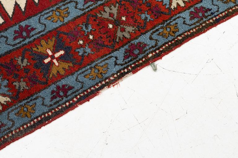 Carpet, northwest Persian, approx. 230 x 150 cm.