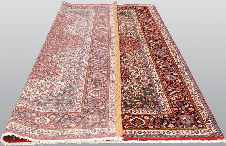 A Sarouk carpet, c 312 x 224 cm.