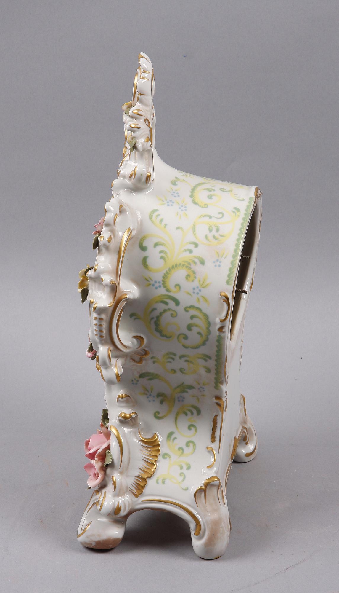 BORDSPENDYL, rokokostil, porslin, 1900-tal.