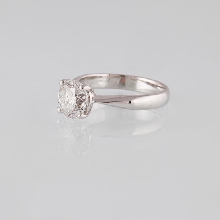 RING, 18K vitguld med briljantslipad diamant 2.01 ct Vikt 4,7 gram.