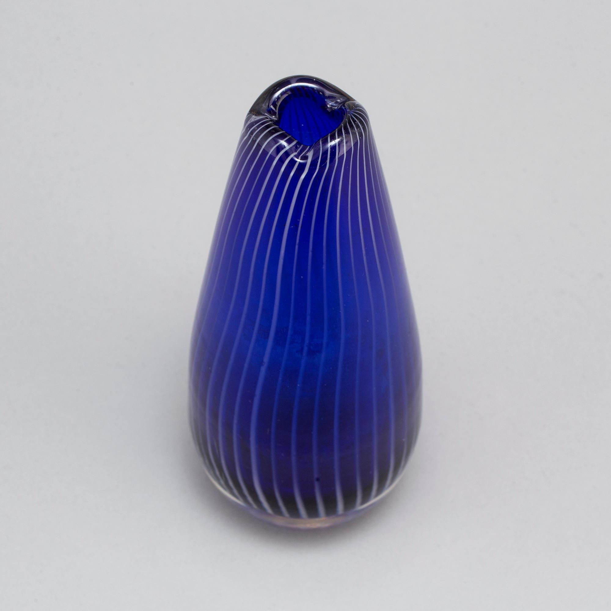 NANNY STILL, a 'Vuokko' glass vase from Riihimäen Lasi Oy, Finland, 1950's.